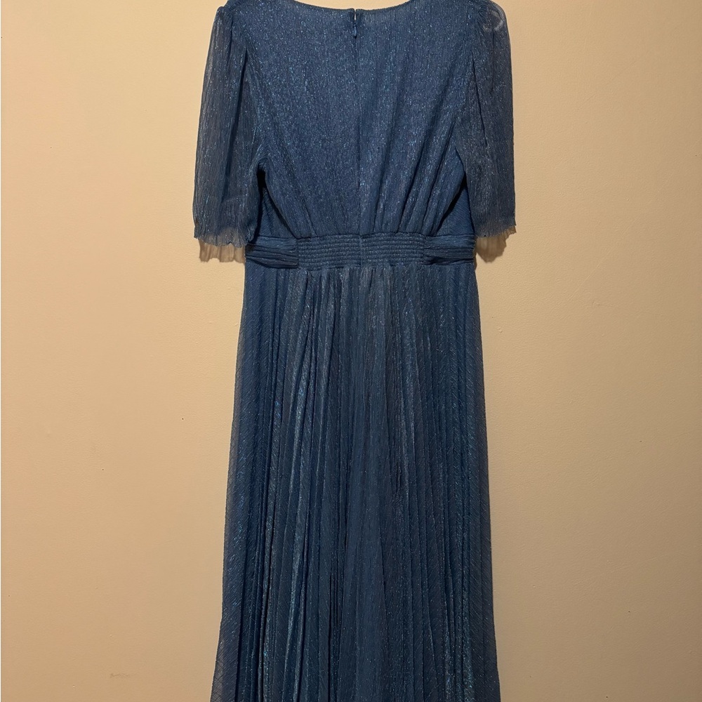 Ever New Isabella Plisse Midi Dress in Blue - Picture 5 of 6